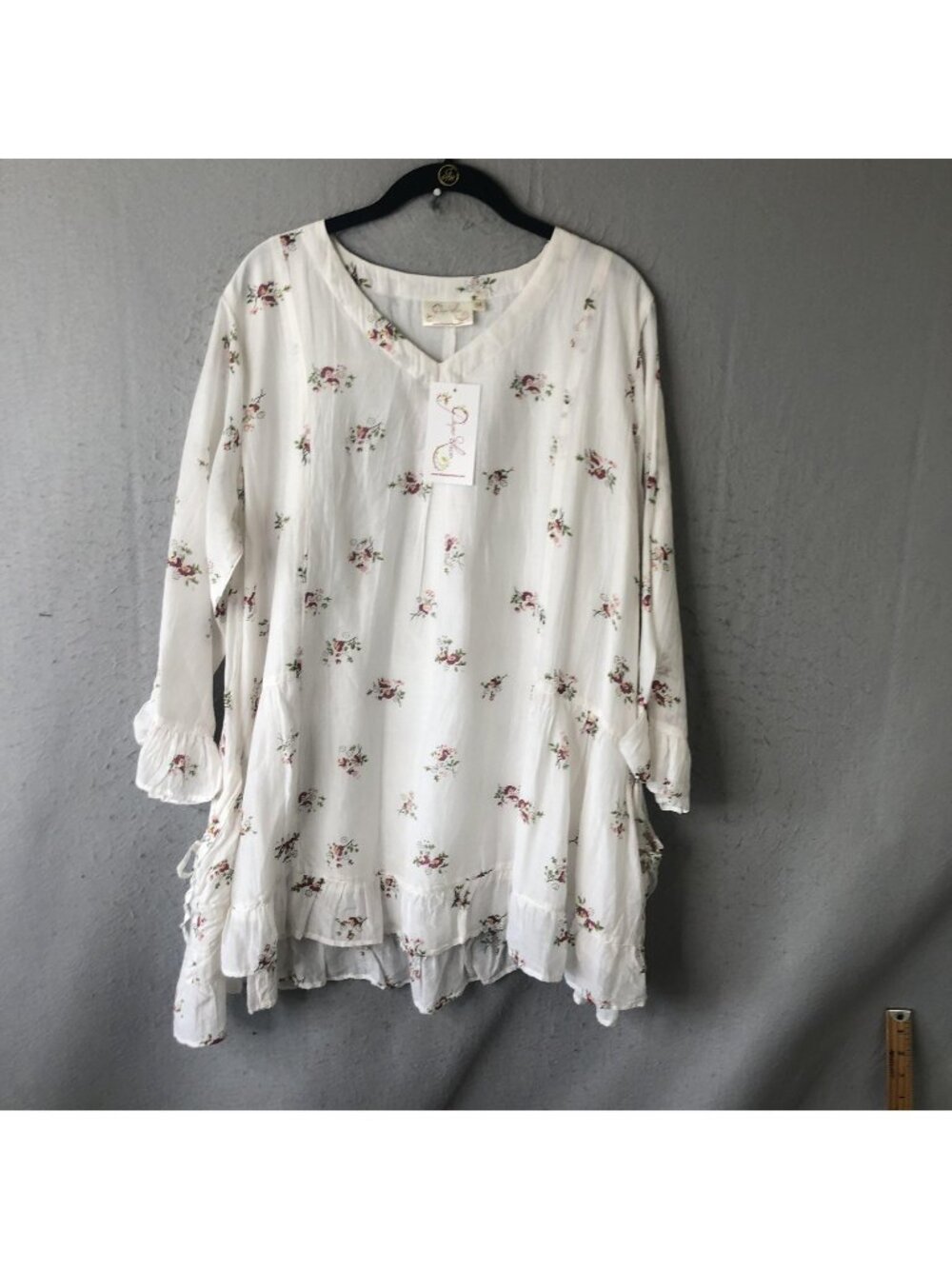 Farmhouse Top Womens 1X White Floral Ruffle Boho Pockets Festival Feminine NEW